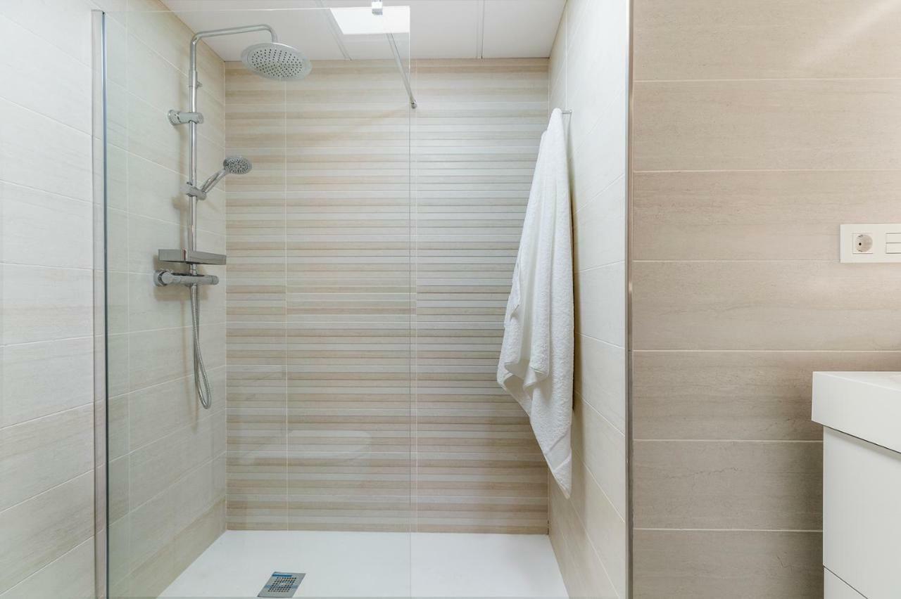 Apartamento Lujo Ancha Del Carmen Малага Екстер'єр фото